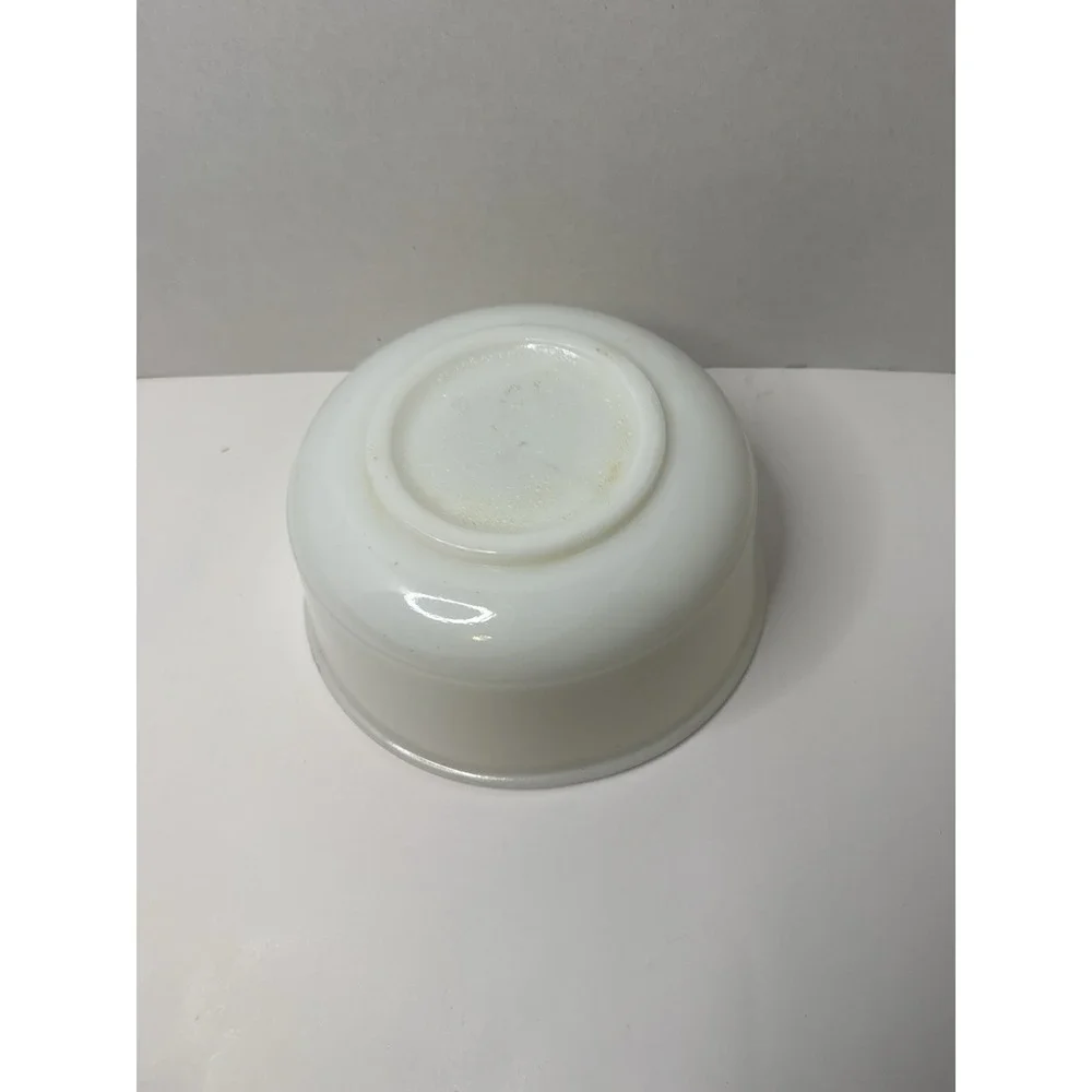 Vintage White Milk Glass‎ Mixing Bowl Pebble Bottom no Markings Preowned